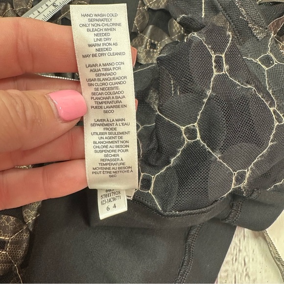 Chico's Black and Gold Patterned sheer Cardigan snakeskin geometric sz 1 (M 8) - Picture 11 of 11